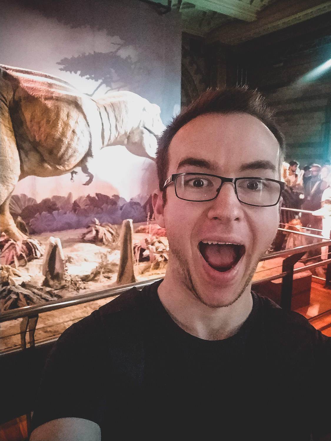 A selfie of me with the anamatronic t-rex in the Natural History Museum
